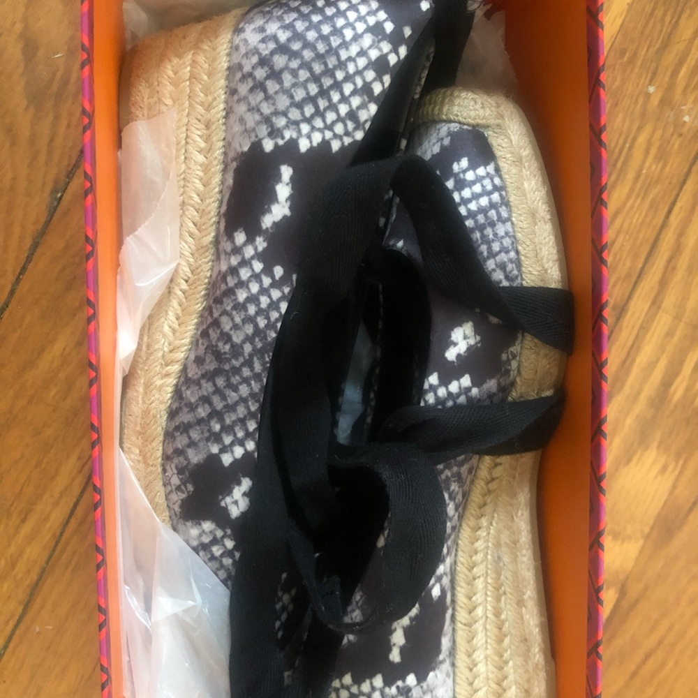 Tory Burch，NEW！Ankle Wrap Wedge - Picture 4 of 4